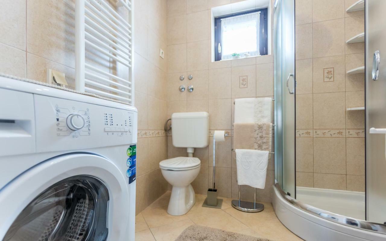 Apartment Smilja Малинска Экстерьер фото